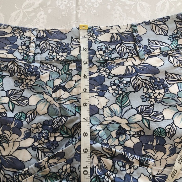 Ann Taylor Signature Bermuda Shorts Dress Casual Women’s Size 6 Floral Design - Picture 11 of 16